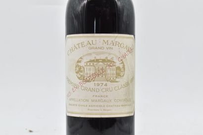 null 1 bottle of CHATEAU-MARGAUX 1974 Margaux. 
Faded label; 
Level : 4,5 cm under...