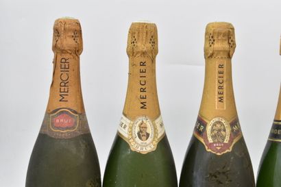Réunion de 6 bouteilles de Champagne comprenant : 3 old bottles Champagne Taittinger...