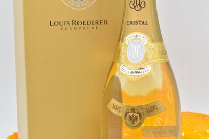 null 1 bottle Champagne Louis Roederer "Cristal" 2012.
In original box. Perfect level...