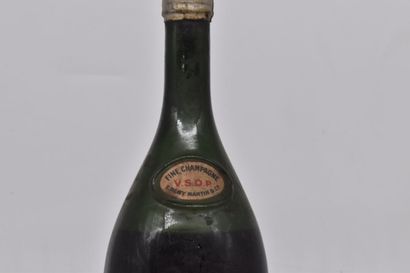 null 1 bottle of COGNAC. Fine champagne. Remy Martin. 
Level: -12 cm under the cap....