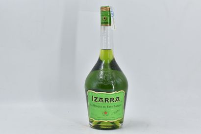 1 bouteille d'IZARRA Verte. 
Niveau : 5 cm...