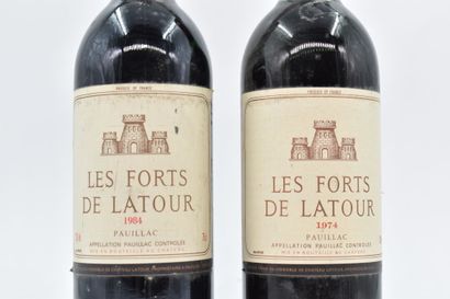Réunion de 2 bouteilles de Les Forts de Latour comprenant : 1 bottle LES FORTS DE...