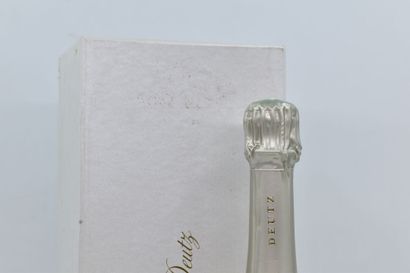 null 1 bottle Champagne Deutz "Amour de Deutz" 2005.
In original box containing a...