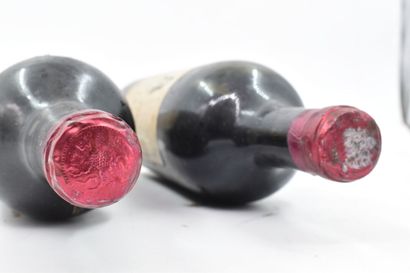 null 2 bottles of Grand Vin Château Latour 1940. 
Level : -6 and -4 cm under the...