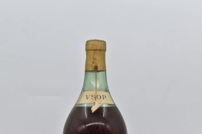 null 1 large bottle of COGNAC. T.Hine and C. 
Level: -6 cm under the cap.

Provenance:...