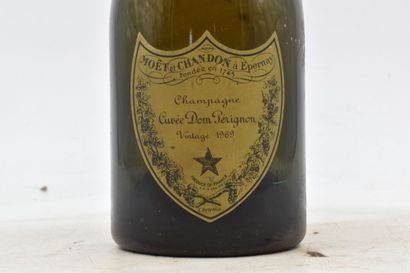 null 1 bottle of DOM PERIGNON champagne. Vintage 1969. Moët & Chandon
Level : -2...