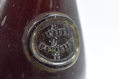 null 1 bouteille de vin rouge ancien présumée de 1872. 

Ayant appartenu selon la...