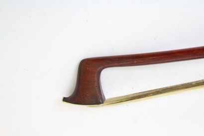 null Violin bow in the style of Pierre Cuniot, in pernambuco mounted nickel silver....