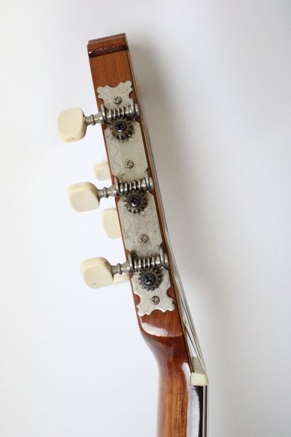 null Guitare classique Aria modèle A5551, Japon années 90. Bon état prête au jeu.
Expert...