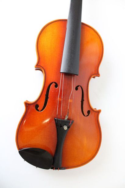 null German 3/4 violin made around 1960. Two pieces back 337mm. Good condition.
Expert:...