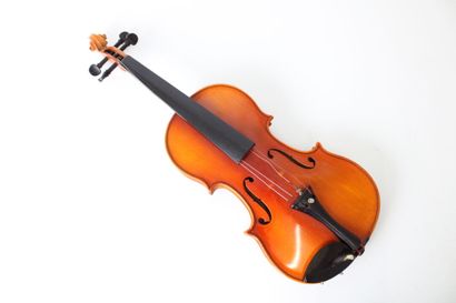 null German 3/4 violin made around 1960. Two pieces back 337mm. Good condition.
Expert:...