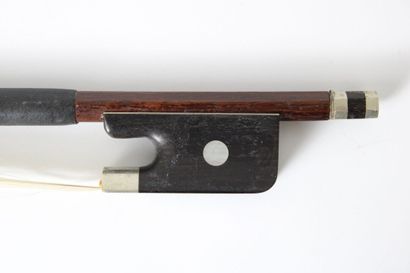 null Lot of two bows: a 3/4 cello bow and a bee violin bow.
Expert Richard Pick