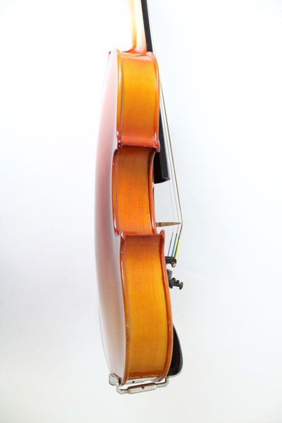 null 1/4 violin, two pieces back 286mm with case and bow. Good condition.
Expert:...