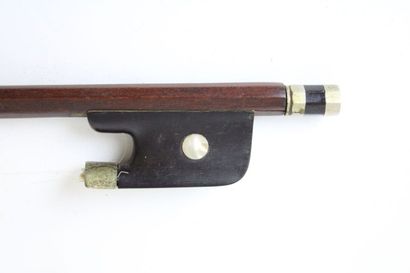 null Violoncello bow in bee sold in the state with beautiful rise end XIX ème

Expert:...