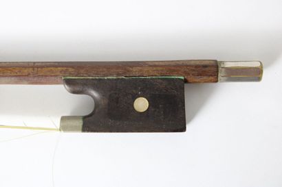 null Lot of two bows: a 3/4 cello bow and a bee violin bow.
Expert Richard Pick