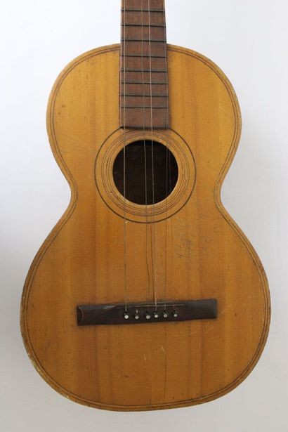null German romantic guitar with pegs, late 19th century. To be restored. 
Expert...