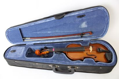 null Romanian 1/4 violin "Andréas Kelleré", two pieces back 282mm. With case and...