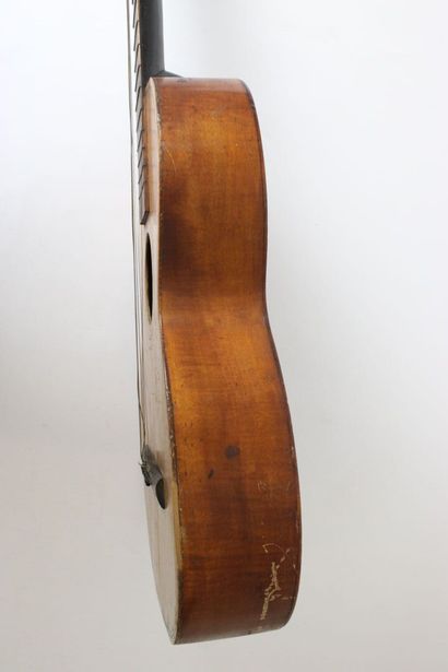 null German romantic guitar with pegs, late 19th century. To be restored. 
Expert...