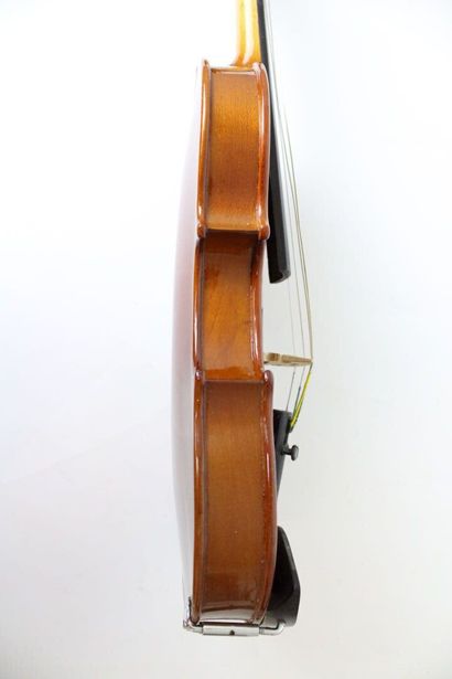 null Violin 1/8, two-piece back 254 mm. Good condition with box and bow.
Expert:...