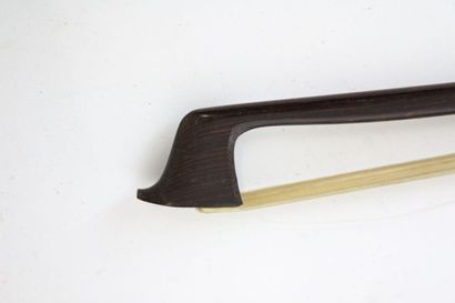 null Violin bow of the French school end of XIXth century in iron wood. 61gr. Good...