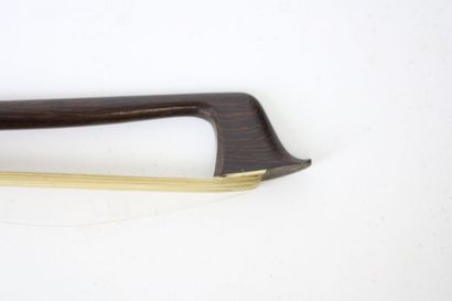 null Violin bow of the French school end of XIXth century in iron wood. 61gr. Good...