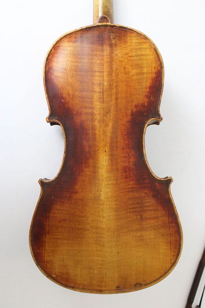 null German 4/4 violin with Gavinies label. Various fractures. Sold as is. With case...