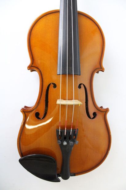 null Romanian 1/4 violin "Andréas Kelleré", two pieces back 282mm. With case and...