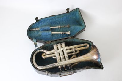 null Silver plated horn by François Besson, made around 1920 and numbered 80620,...