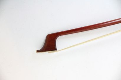 null Set of 2 cello bows in exotic wood, mounted nickel silver. Sold as is

Expert:...
