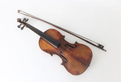 null German 4/4 violin with Gavinies label. Various fractures. Sold as is. With case...