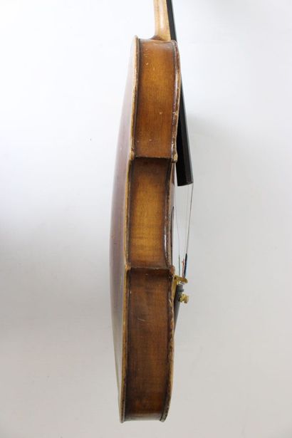 null German 4/4 violin, anonymous. Two-piece back 359mm. Back joint glued back. 
Expert...