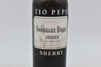 null 1 bottle Sherry Gonzalez Byass Jerez "Tio Pepe
Level -5 cm under the cap. 