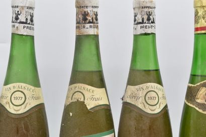 7 bouteilles Vins d'Alsace comprenant : 3 bottles Gewurztraminer 1977, Preiss-Zimmer
Levels...