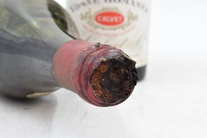 null 2 bottles of Vosne Romanée J. Calvet & Cie (Neg.) 1919.
Level 8 & 10,5 cm, dirty...