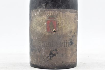 null 1 bottle of CHAMBERTIN 1949 Domaine illisible. 
Label damaged. 
Level : 6 cm...