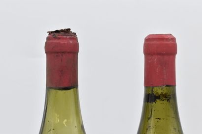null 2 bottles of Vosne Romanée J. Calvet & Cie (Neg.) 1919.
Level 8 & 10,5 cm, dirty...