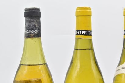 Réunion de 4 bouteilles de Chablis comprenant : 2 bottles of CHABLIS 1985 Joseph...