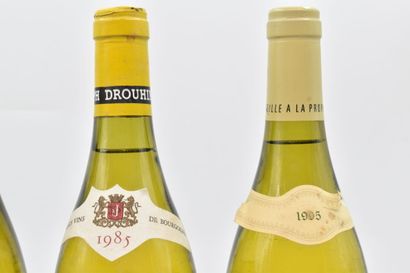 Réunion de 4 bouteilles de Chablis comprenant : 2 bottles of CHABLIS 1985 Joseph...