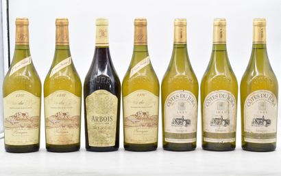 Réunion de 7 bouteilles de Jura comprenant : 3 bottles of Côtes du jura 1997 Domaine...