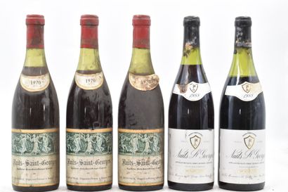 Réunion de 5 bouteilles de Nuits-Saint-Georges comprenant : 3 bottles of NUITS-SAINT-GEORGES...