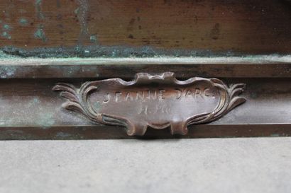 null Henri PLE (1853-1922)
Jeanne d'Arc, bronze à patine brune, signé sur la terrasse....