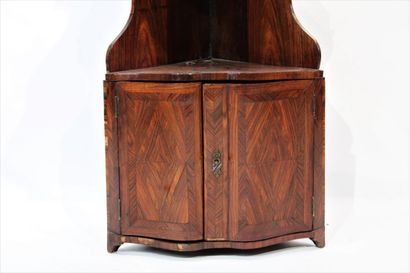 null Small wall corner of curved form in rosewood veneer decorated with diamond points....