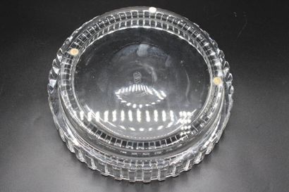 null BACCARAT. 
Crystal cup, stamped on the bottom. 
Height: 7.8cm, diameter: 24.5cm....