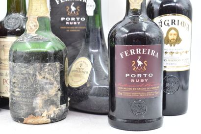 Assortiment de 7 bouteilles de Porto :