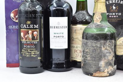 Assortiment de 7 bouteilles de Porto :