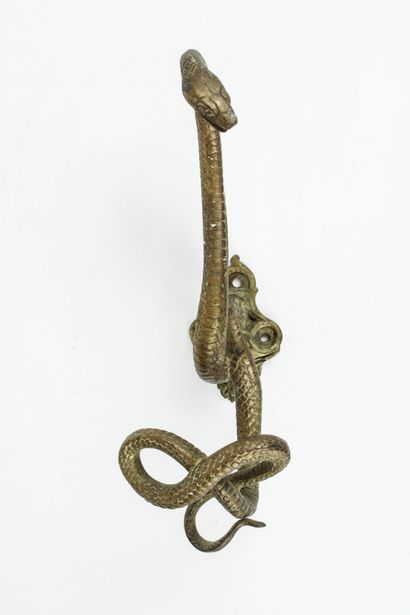  Attribué à Edgar BRANDT (1880 - 1960): Patère en bronze, en forme de serpent, non-signée.... Gazette Drouot