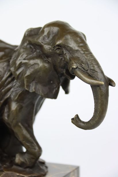 null MILO (1893-1970). Éléphant, bronze signé, base en marbre. Hauteur : 22 cm.