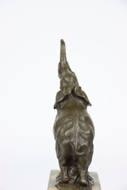 null MILO (1893-1970). Éléphant barrissant, sculpture en bronze signée sur la base,...