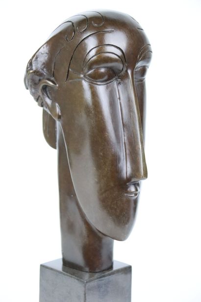 null MODIGLIANI Amedeo (1884-1920) d'après, Visage de femme stylisé en bronze à patine...