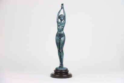 null MONDO Ray (né en 1950), Jeune femme nue aux bras levés, sculpture en bronze...